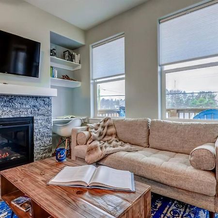 New Tri-Level Home With Ocean View And 3 En-Suite Bedrooms! Depoe Bay Eksteriør billede