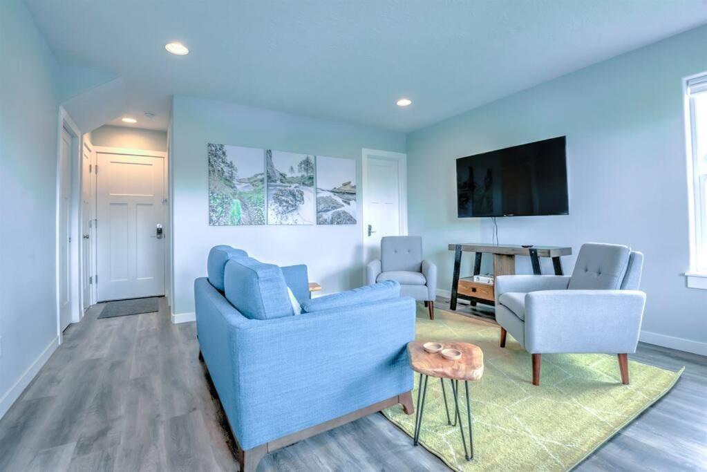 New Tri-Level Home With Ocean View And 3 En-Suite Bedrooms! Depoe Bay Eksteriør billede