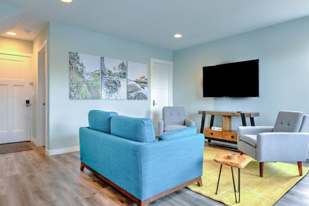 New Tri-Level Home With Ocean View And 3 En-Suite Bedrooms! Depoe Bay Eksteriør billede