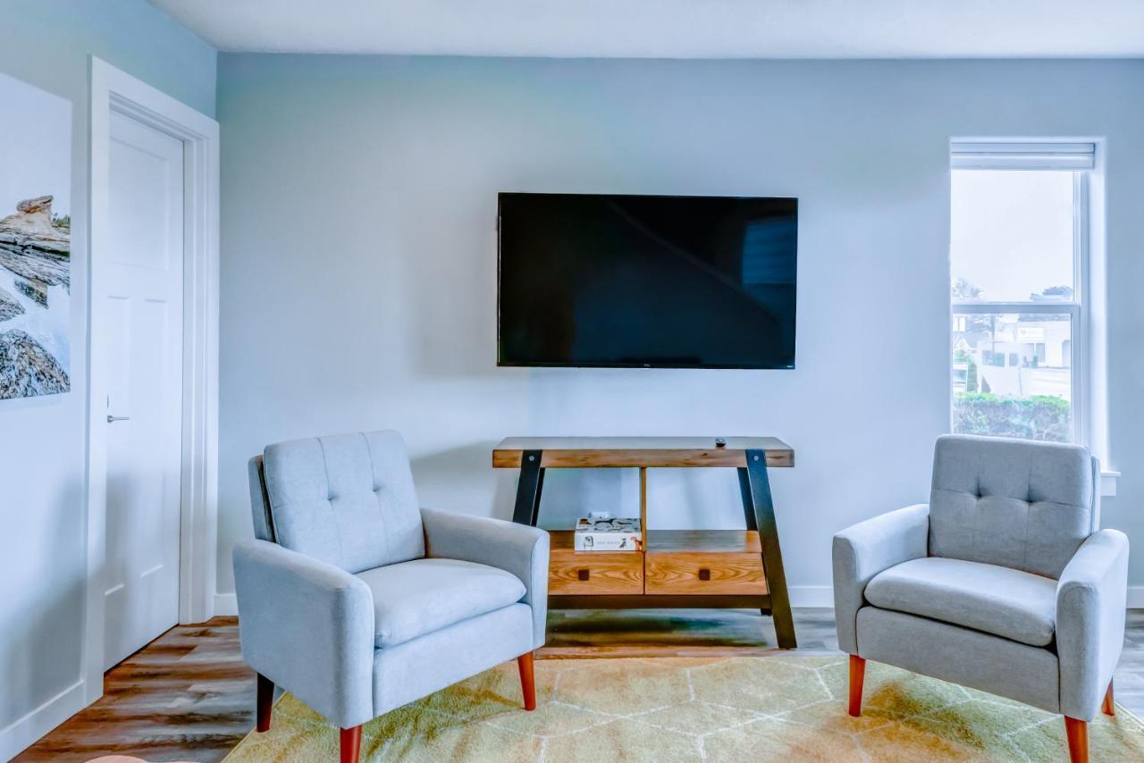 New Tri-Level Home With Ocean View And 3 En-Suite Bedrooms! Depoe Bay Eksteriør billede